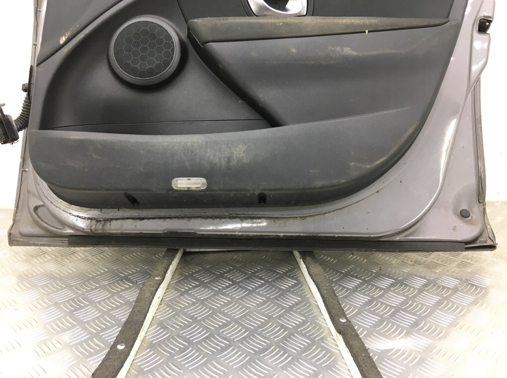 Дверь передняя правая бу для Renault Megane 3 1.6 i,  2010 г.