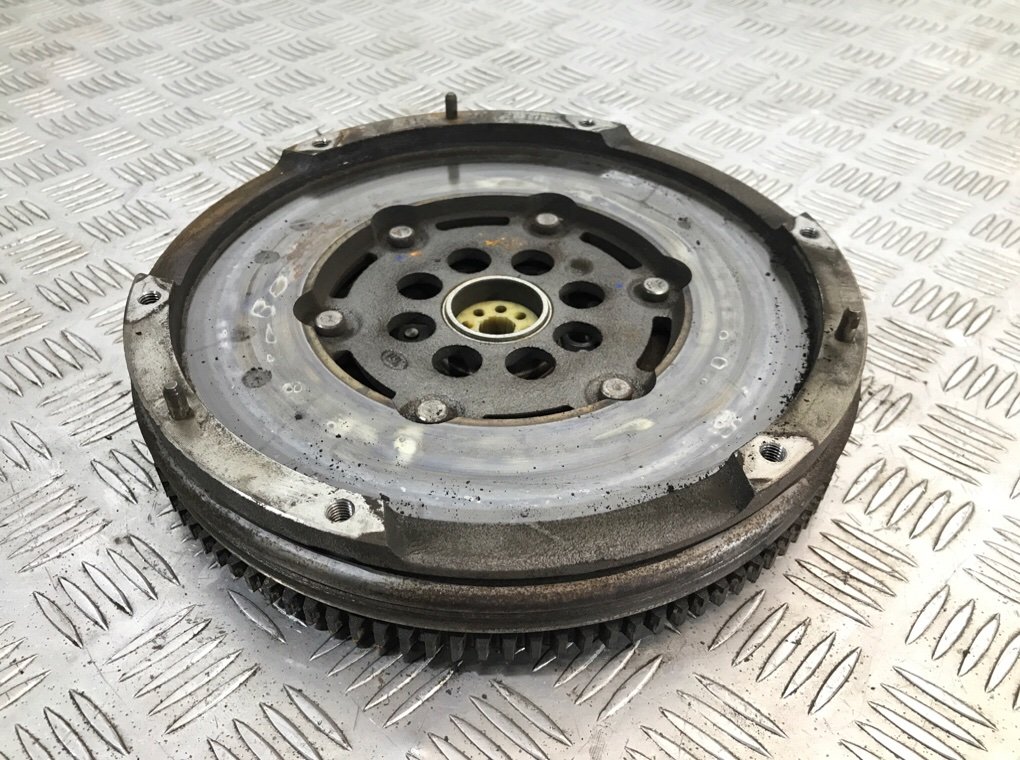 Маховик бу для Hyundai Tucson  2.0 CRDi,  2006 г.