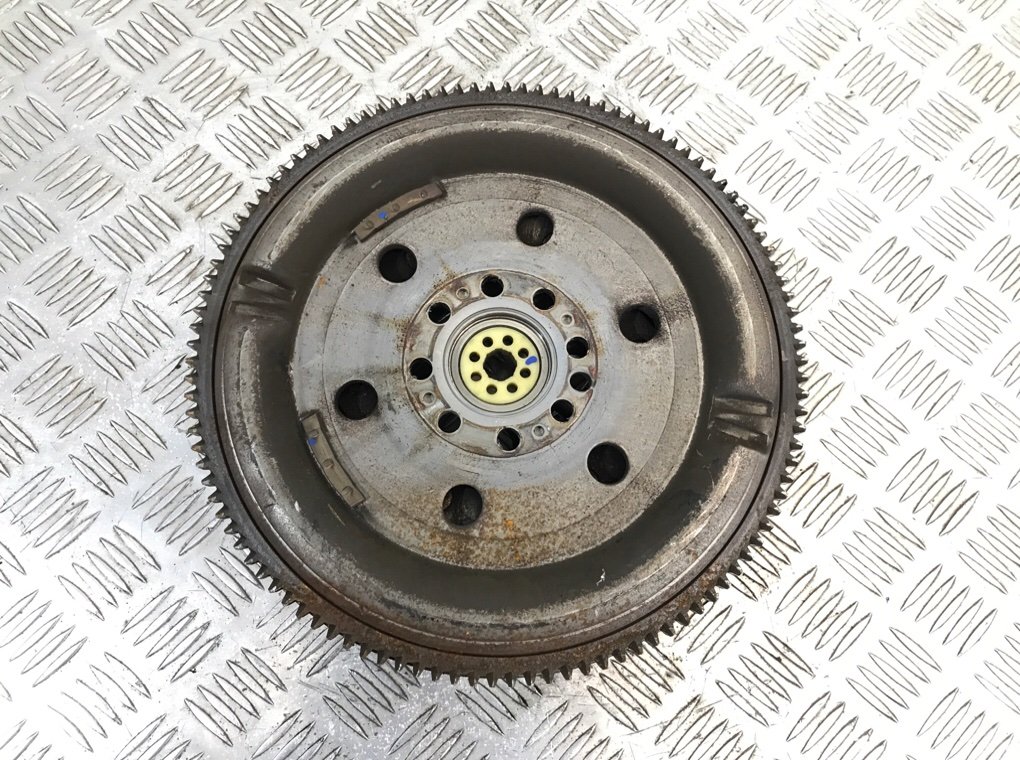 Маховик бу для Hyundai Tucson  2.0 CRDi,  2006 г.