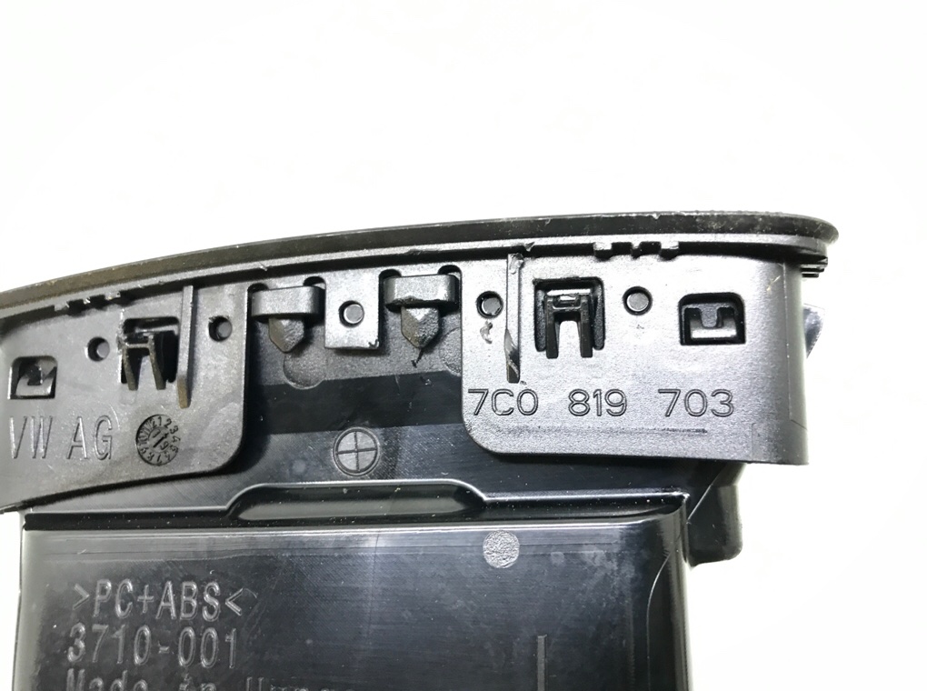 Дефлектор обдува салона бу для Volkswagen Crafter 2 2.0 TDi, 2019 г. Дефлектор обдува салона бу для Volkswagen Crafter 2 2.0 TDi, 2019 г.