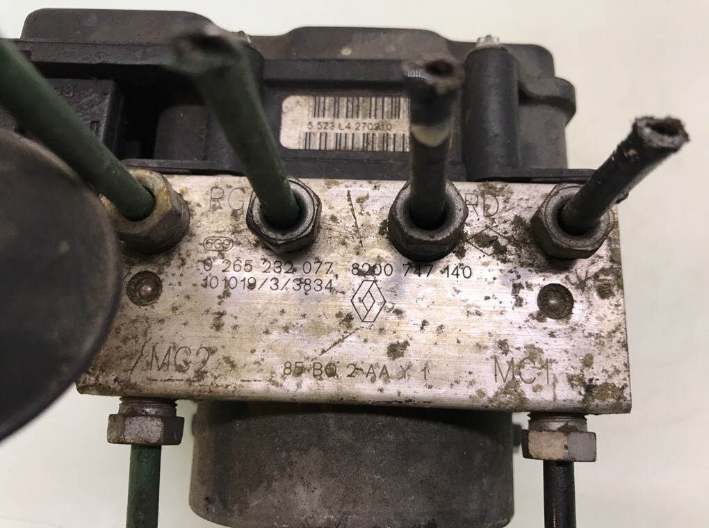 Блок ABS бу для Renault Clio 3 1.6 i,  2010 г.