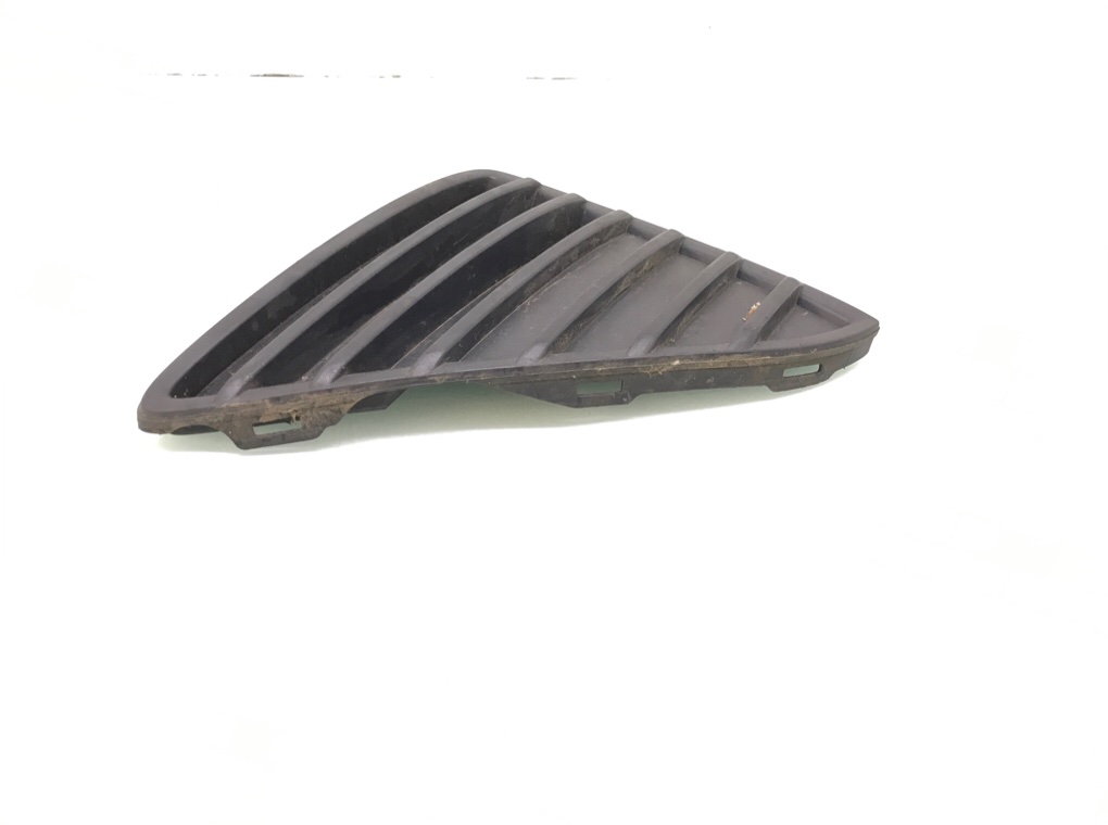 Заглушка (решетка) в бампер передний бу для Ford Focus 3 1.6 i, 2011 г. Заглушка (решетка) в бампер передний бу для Ford Focus 3 1.6 i, 2011 г.