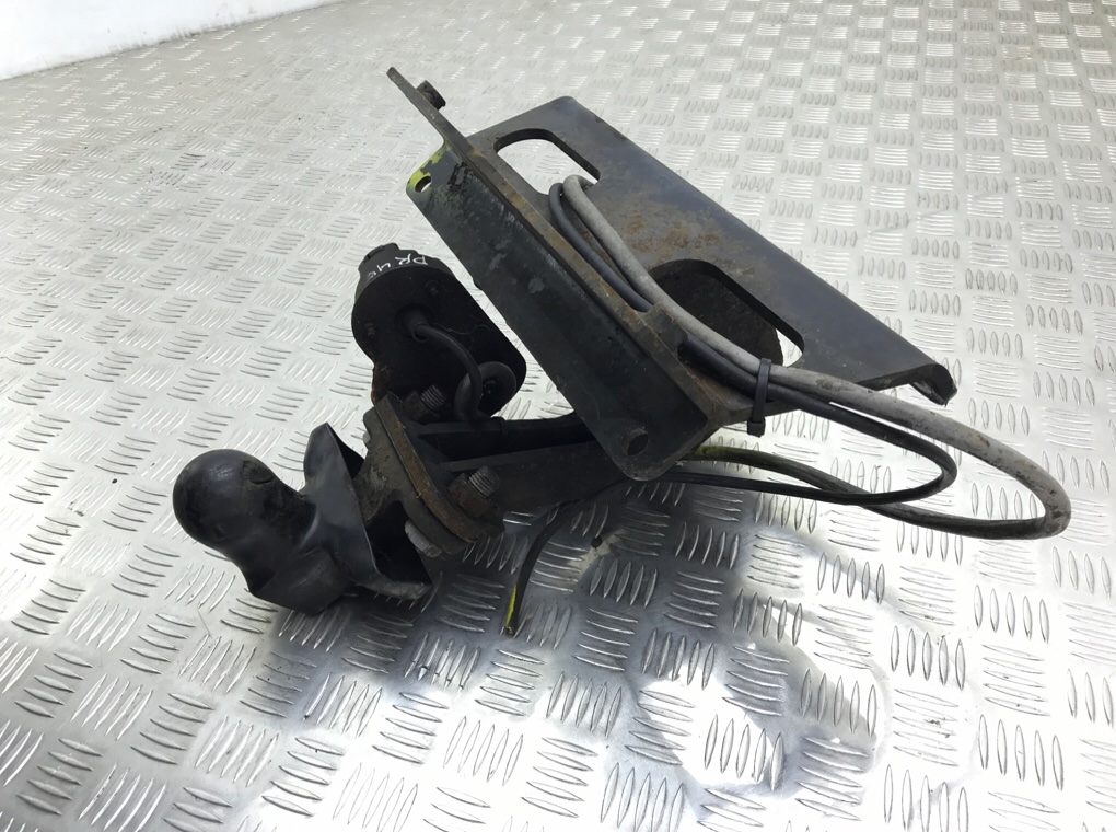 Прицепное устройство (фаркоп) бу для Volvo V50  2.0 TD,  2009 г.