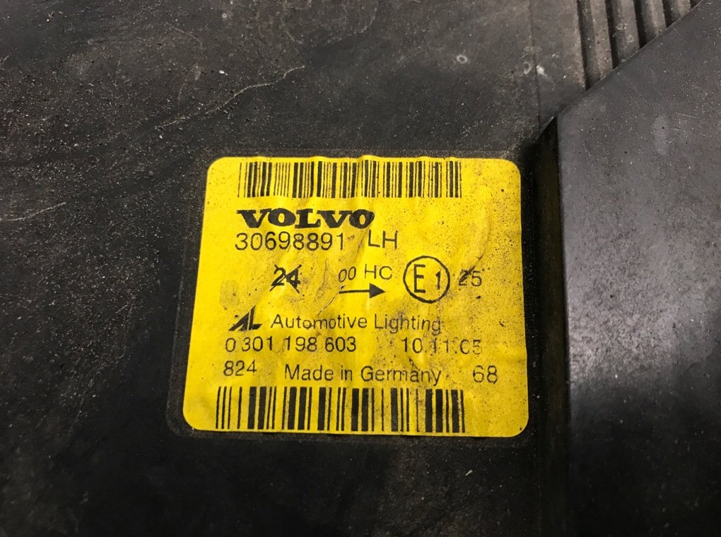 Фара левая бу для Volvo V50  2.0 TD,  2006 г.