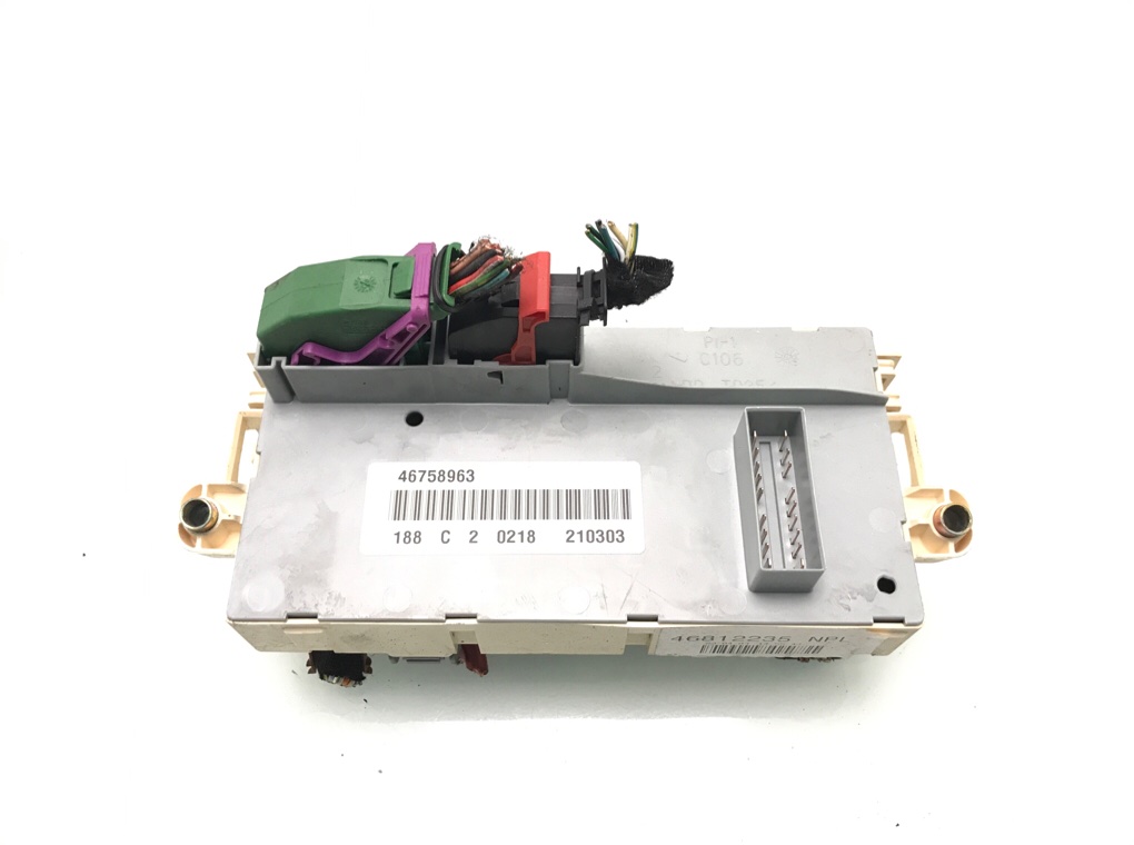 Блок предохранителей бу для Fiat Punto 2 1.2 i, 2003 г. Блок предохранителей бу для Fiat Punto 2 1.2 i, 2003 г.