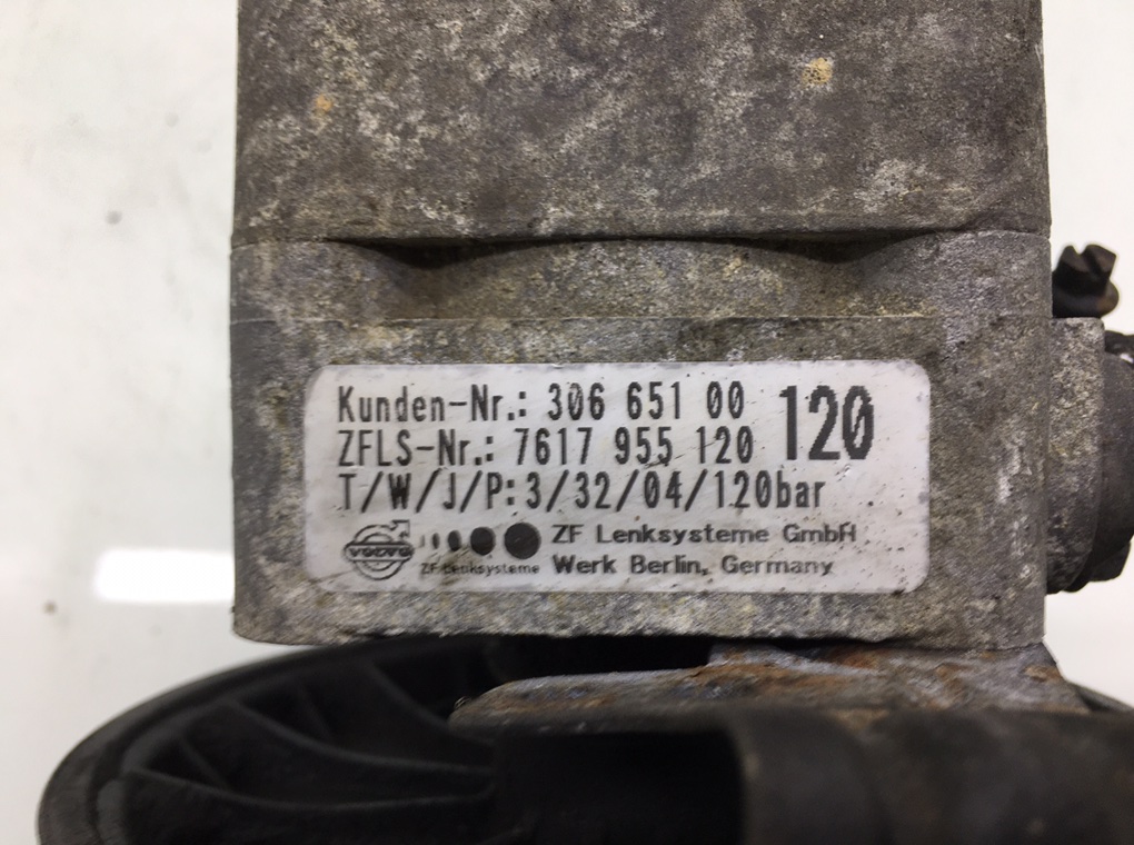 Насос гидроусилителя руля бу для Volvo XC90  2.4 D5,  2004 г.