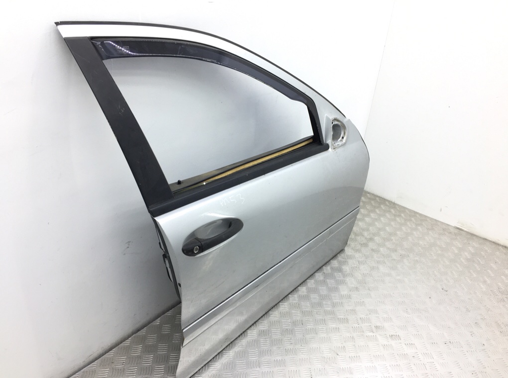 Дверь передняя правая бу для Mercedes C W203 2.2 CDi,  2004 г.