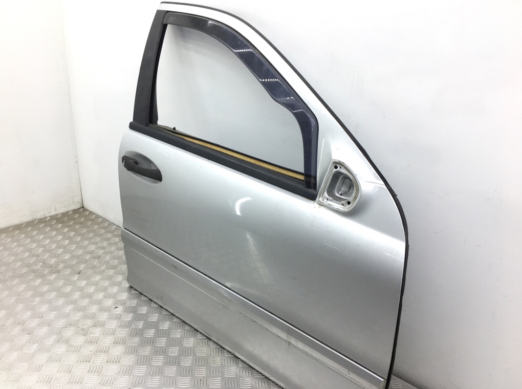 Дверь передняя правая бу для Mercedes C W203 2.2 CDi,  2004 г.