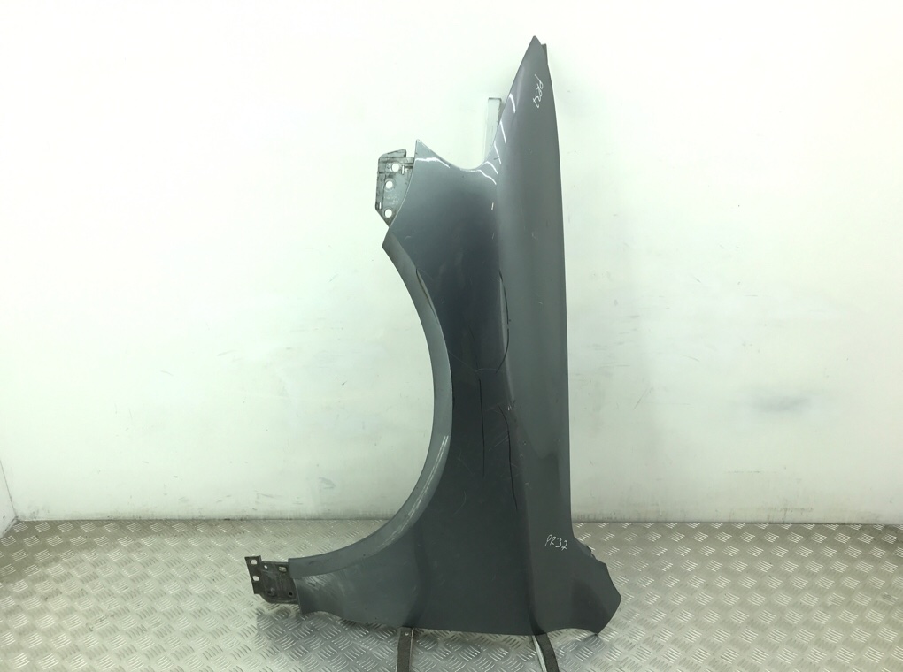 Крыло переднее левое бу для Volkswagen Touareg 2.5 TDi, 2005 г.