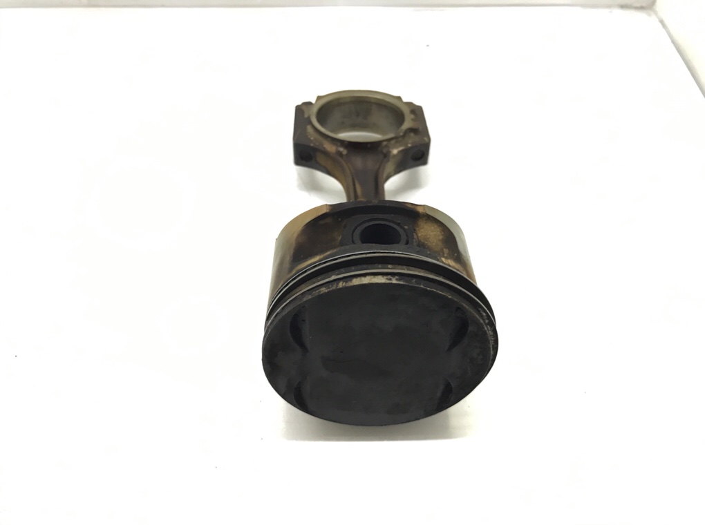 Поршень бу для Chrysler PT-Cruiser  2.0 i,  2003 г.