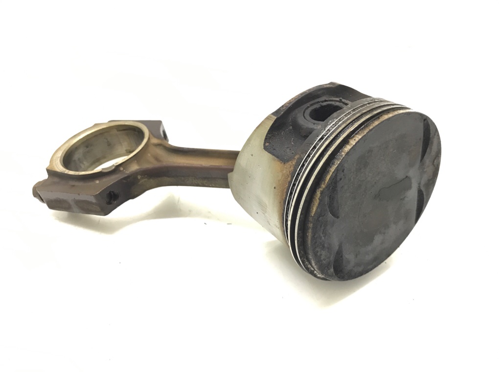 Поршень бу для Chrysler PT-Cruiser  2.0 i,  2003 г.