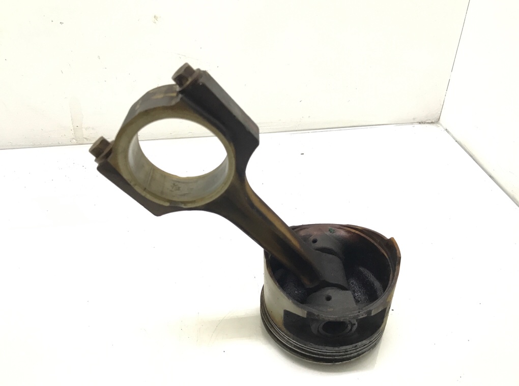 Поршень бу для Chrysler PT-Cruiser  2.0 i,  2003 г.