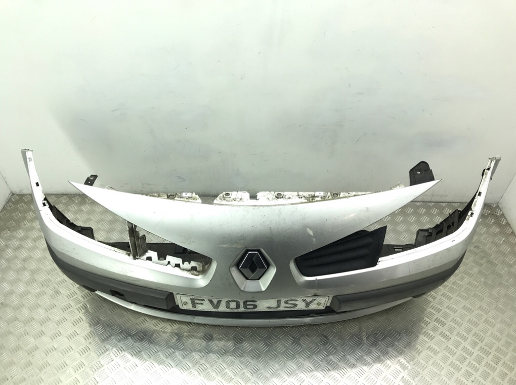 Бампер передний бу для Renault Megane 2 1.6 i,  2006 г.