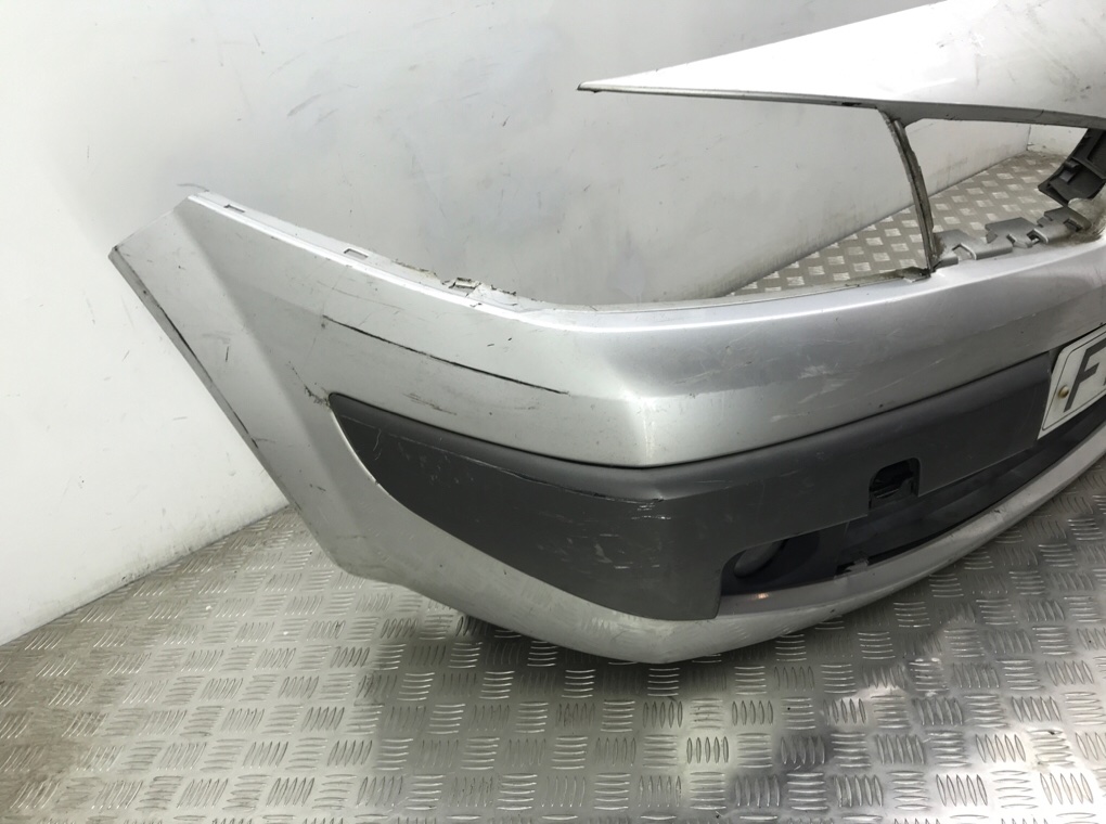 Бампер передний бу для Renault Megane 2 1.6 i,  2006 г.