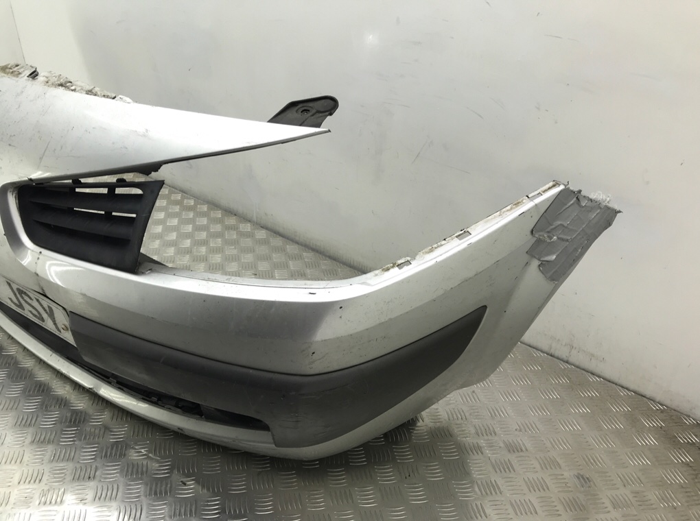 Бампер передний бу для Renault Megane 2 1.6 i,  2006 г.