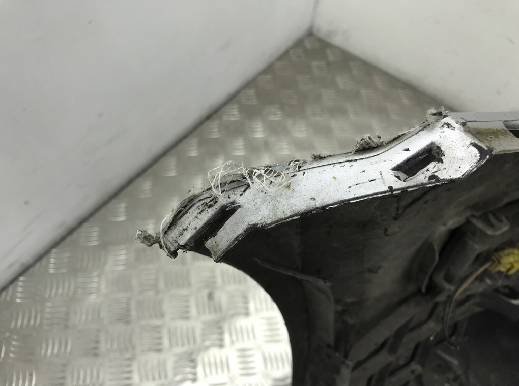 Бампер передний бу для Renault Megane 2 1.6 i,  2006 г.