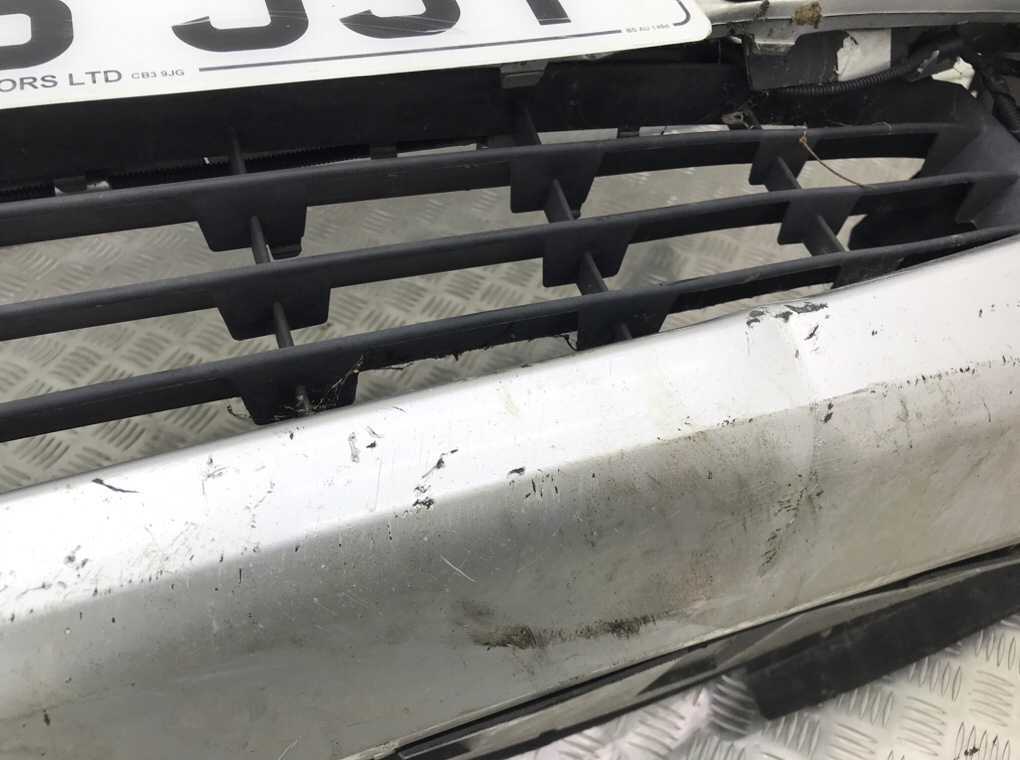 Бампер передний бу для Renault Megane 2 1.6 i,  2006 г.