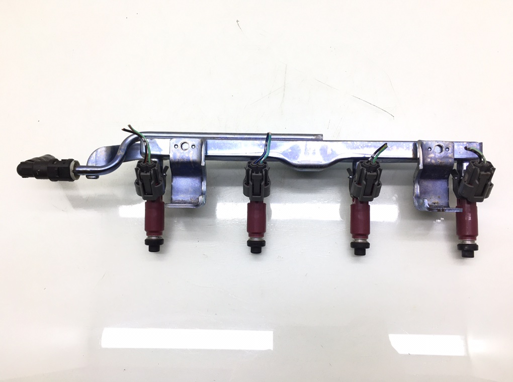 Топливная рампа бу для Mazda 3  BK 1.6 i,  2008 г.