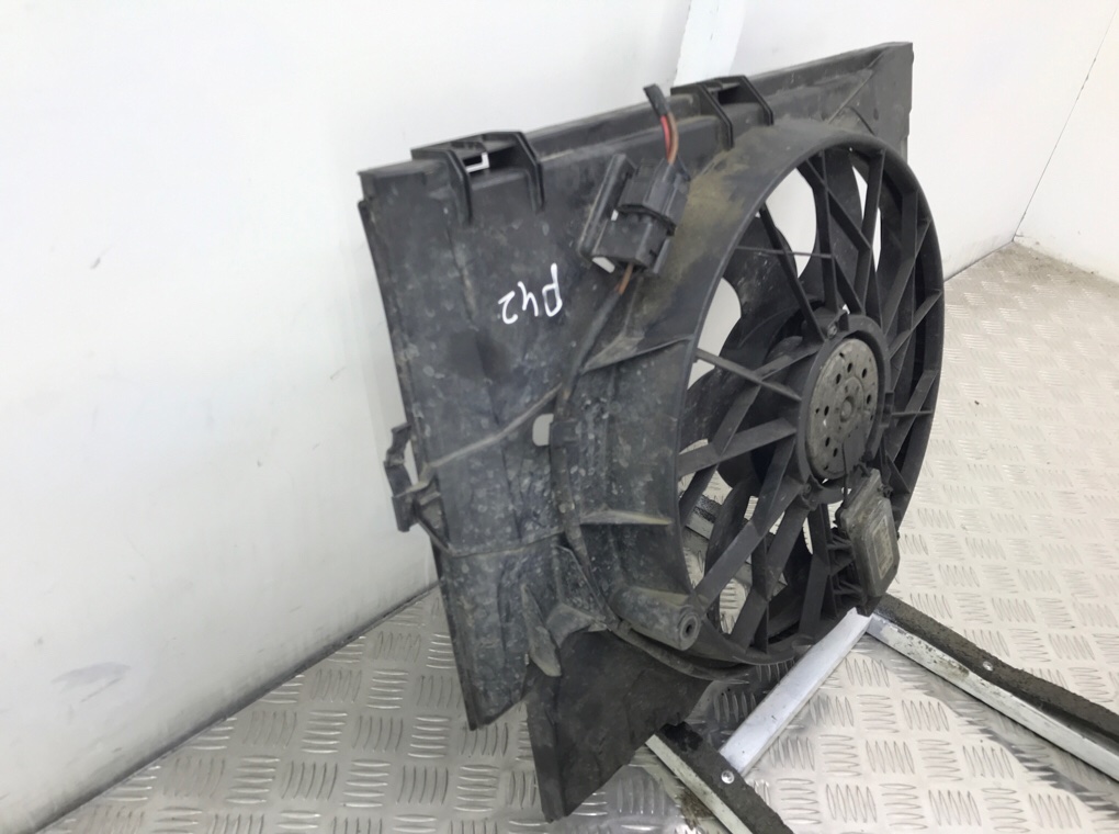 Вентилятор радиатора бу для BMW 3 E90/E91/E92/E93 2.0 TD, 2010 г. Вентилятор радиатора бу для BMW 3 E90/E91/E92/E93 2.0 TD, 2010 г.