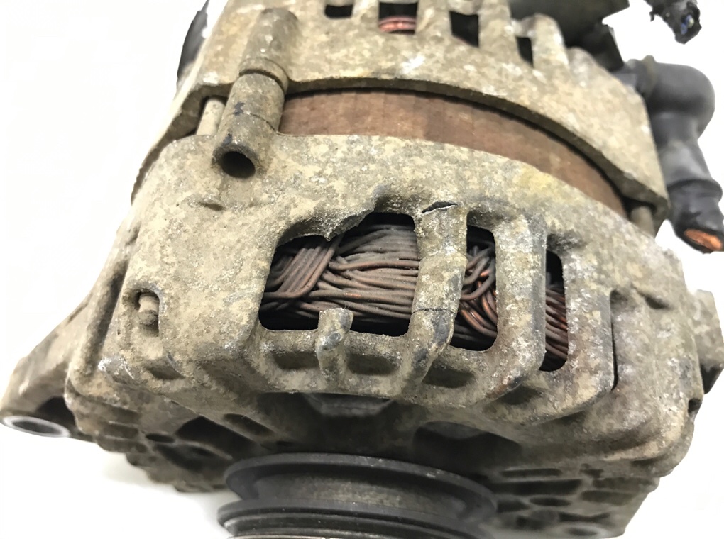 Генератор бу для Hyundai i40  1.7 CRDi,  2013 г.