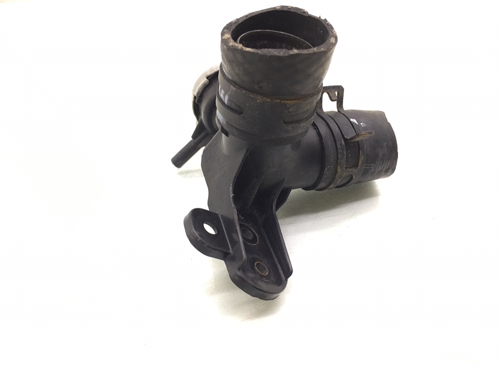 Фланец (тройник) системы охлаждения бу для Kia Rio 3 1.2 i, 2012 г. Фланец (тройник) системы охлаждения бу для Kia Rio 3 1.2 i, 2012 г.