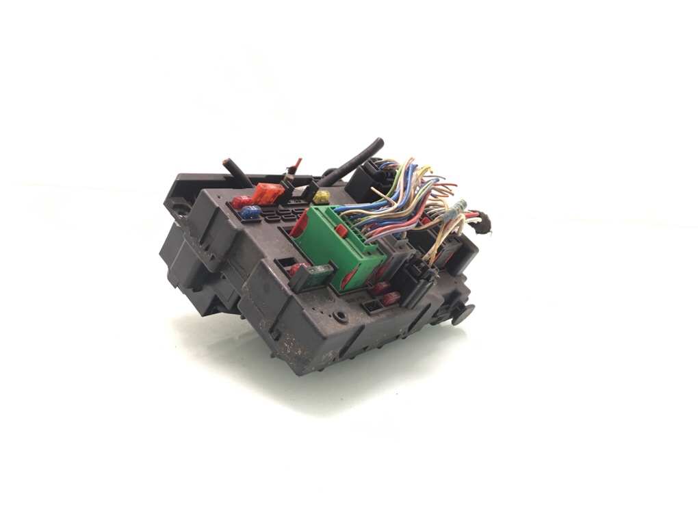 Блок предохранителей бу для Peugeot 307  2.0 HDi,  2002 г.