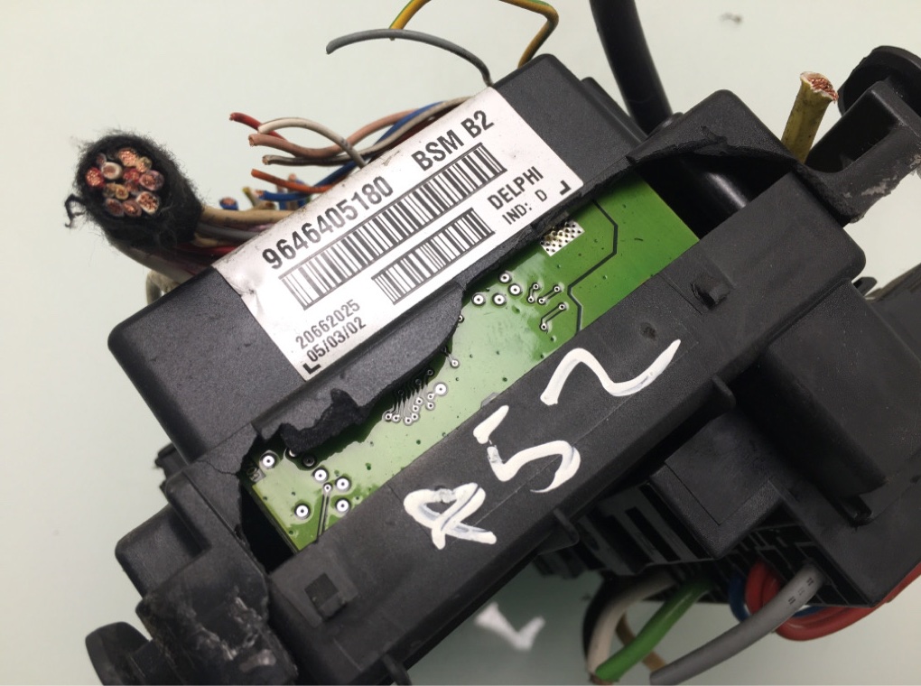 Блок предохранителей бу для Peugeot 307  2.0 HDi,  2002 г.