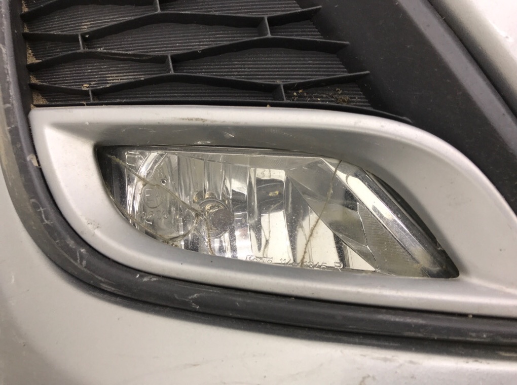 Бампер передний бу для Mazda 3 BL 2.2 CDTi, 2009 г. Бампер передний бу для Mazda 3 BL 2.2 CDTi, 2009 г.