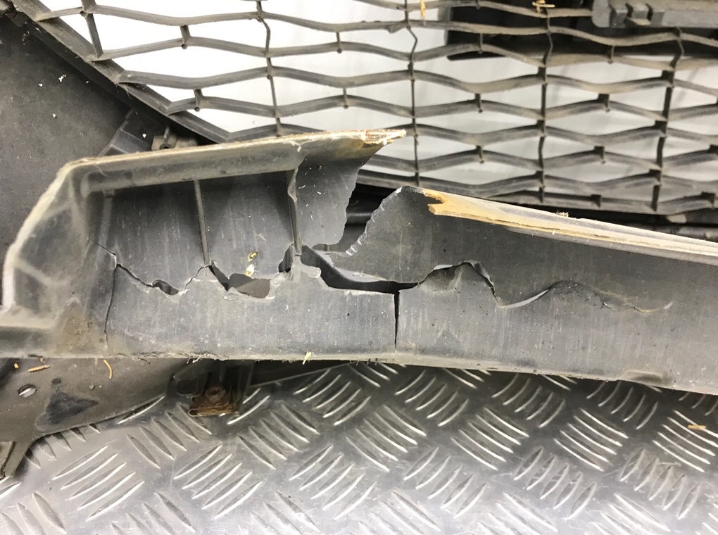 Бампер передний бу для Mazda 3 BL 2.2 CDTi, 2009 г. Бампер передний бу для Mazda 3 BL 2.2 CDTi, 2009 г.