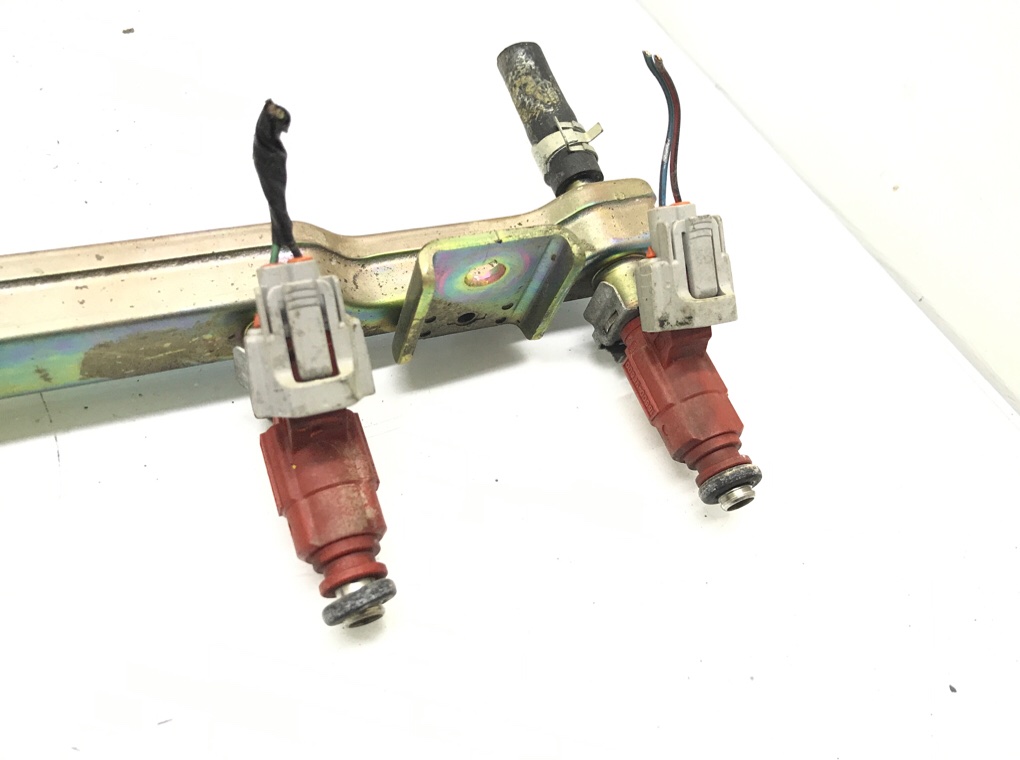 Топливная рампа бу для Nissan Almera N16 1.5 i,  2002 г.