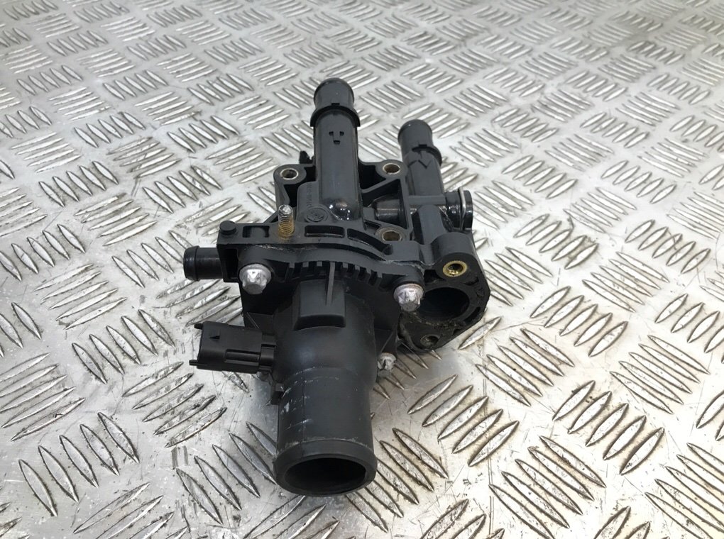 Корпус термостата бу для Opel Insignia  1.8 i,  2010 г.