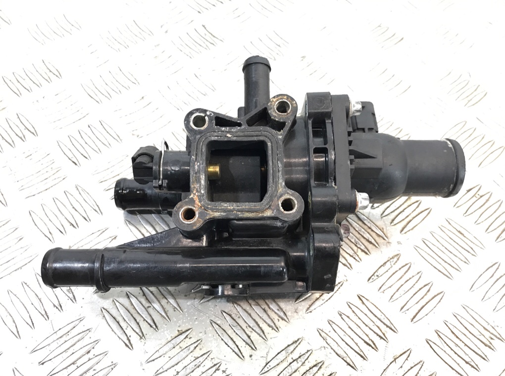 Корпус термостата бу для Opel Insignia  1.8 i,  2010 г.