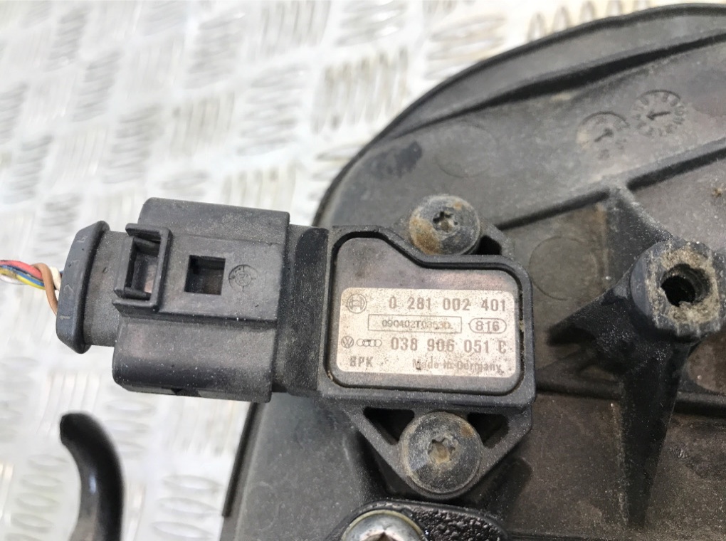 Коллектор впускной бу для Volkswagen Scirocco  1.4 TSI,  2009 г.