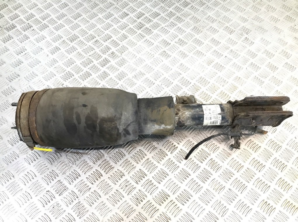 Пневмостойка передняя бу для Land Rover Range Rover 3 3.0 D, 2004 г.