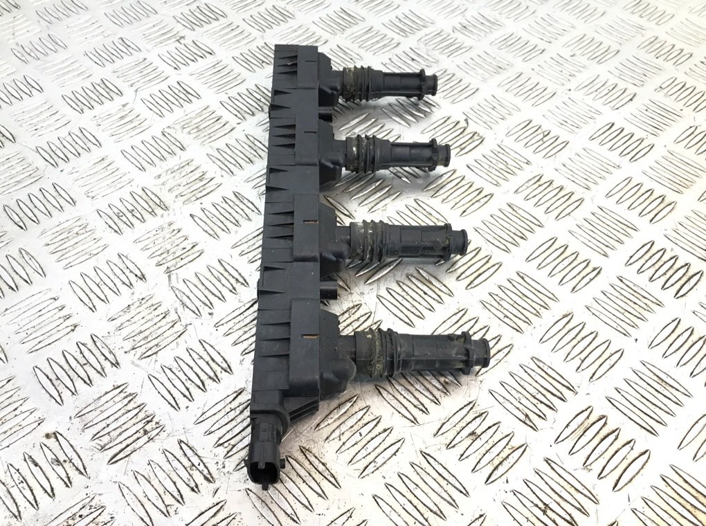 Катушка зажигания бу для Opel Corsa D 1.4 i,  2009 г.