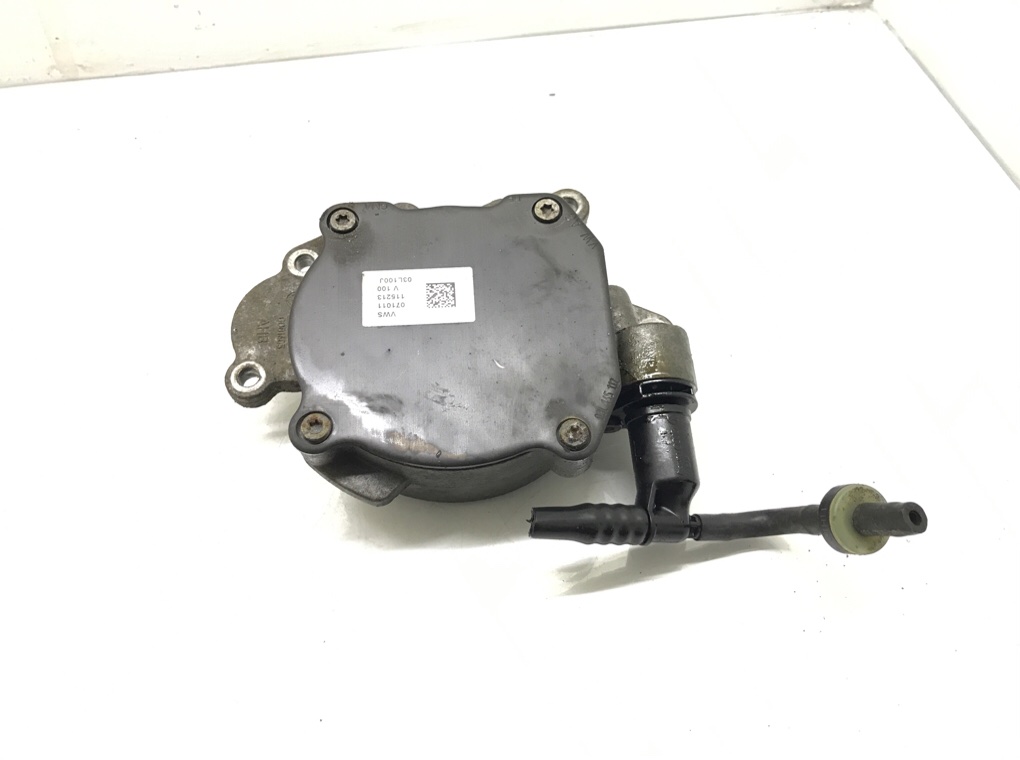 Насос вакуумный бу для Seat Leon 2 1.6 TDi,  2011 г.