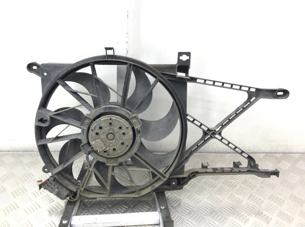 Вентилятор радиатора бу для Opel Zafira B 1.8 i, 2008 г.