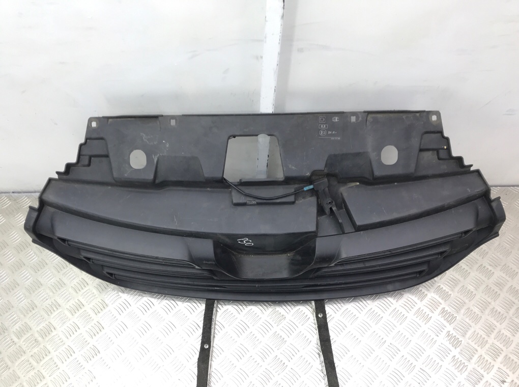 Решетка радиатора бу для Renault Trafic 3 1.6 CDTI, 2015 г. Решетка радиатора бу для Renault Trafic 3 1.6 CDTI, 2015 г.