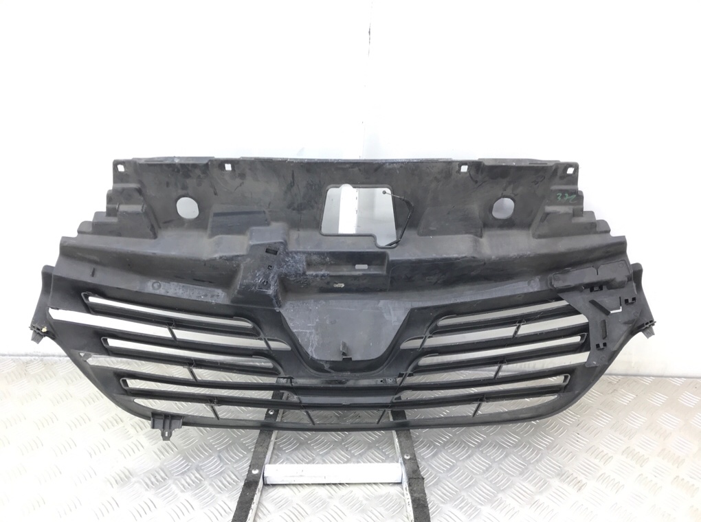 Решетка радиатора бу для Renault Trafic 3 1.6 CDTI, 2015 г. Решетка радиатора бу для Renault Trafic 3 1.6 CDTI, 2015 г.