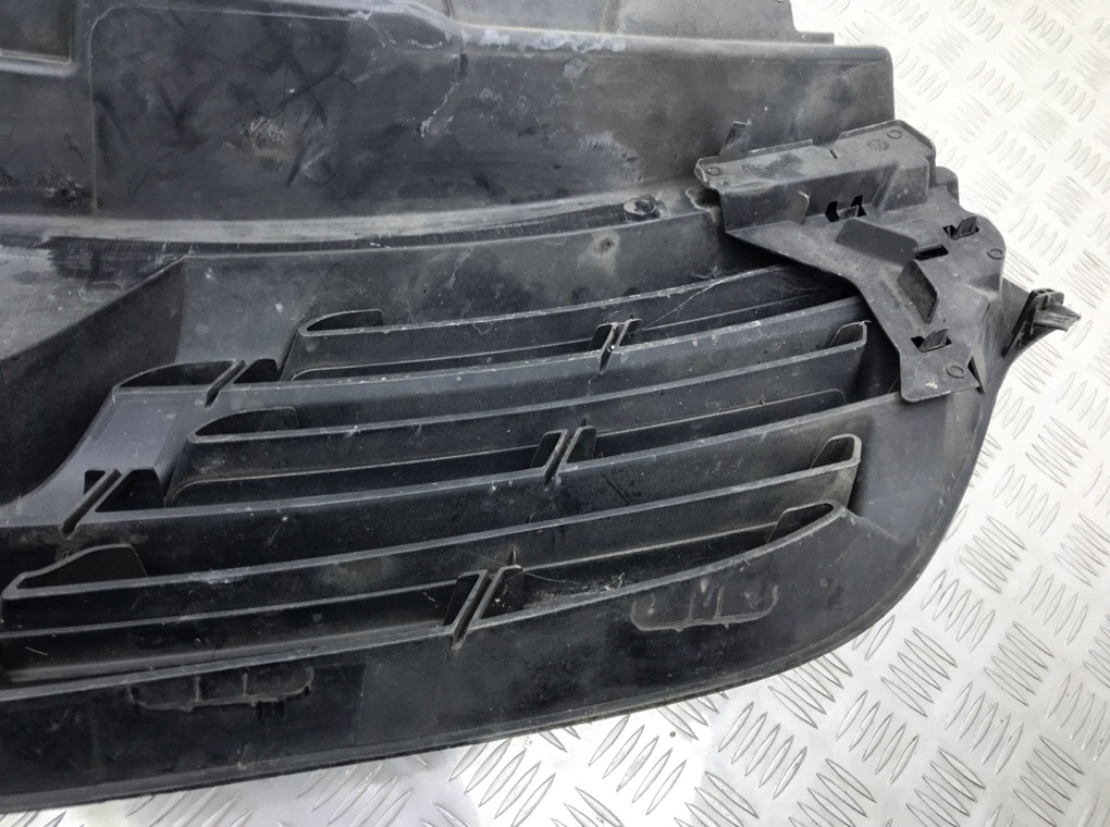 Решетка радиатора бу для Renault Trafic 3 1.6 CDTI, 2015 г. Решетка радиатора бу для Renault Trafic 3 1.6 CDTI, 2015 г.