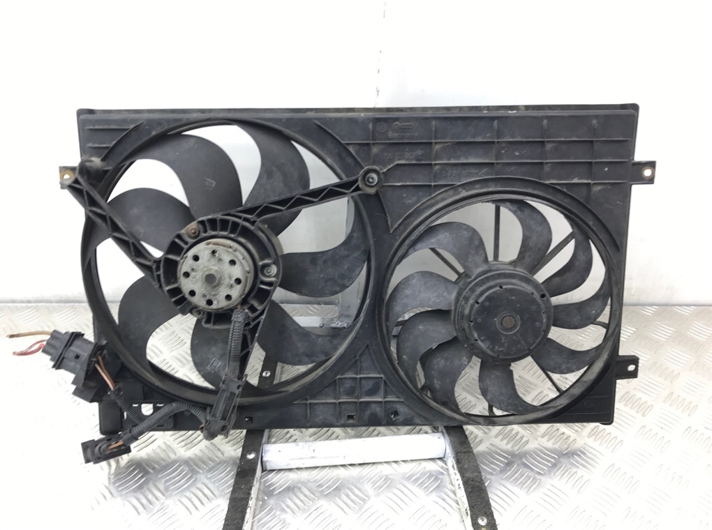 Вентилятор радиатора бу для Volkswagen Bora 1.6 i, 2001 г.