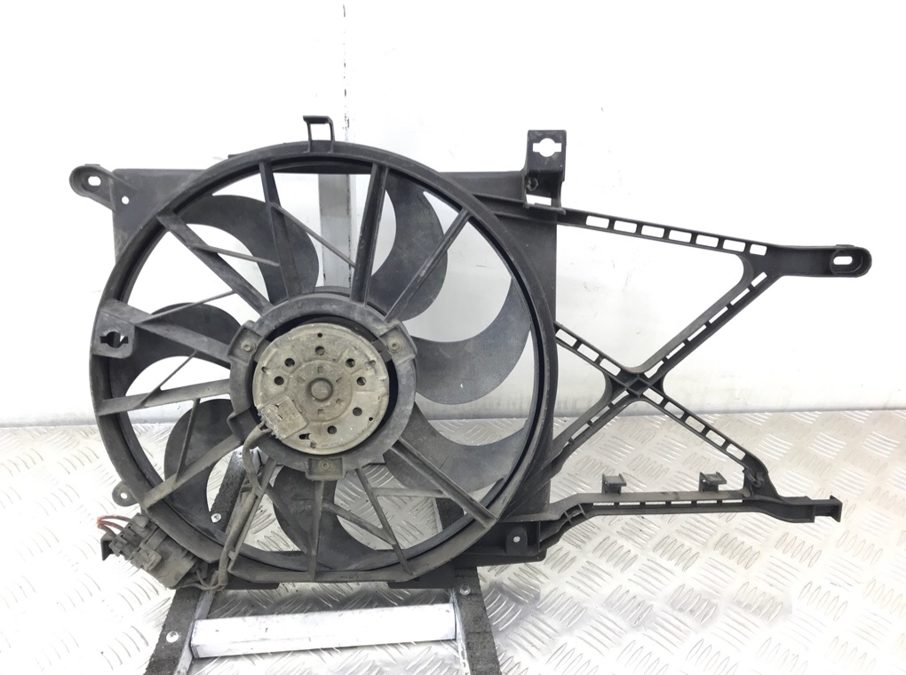 Вентилятор радиатора бу для Opel Zafira B 1.6 i, 2008 г.