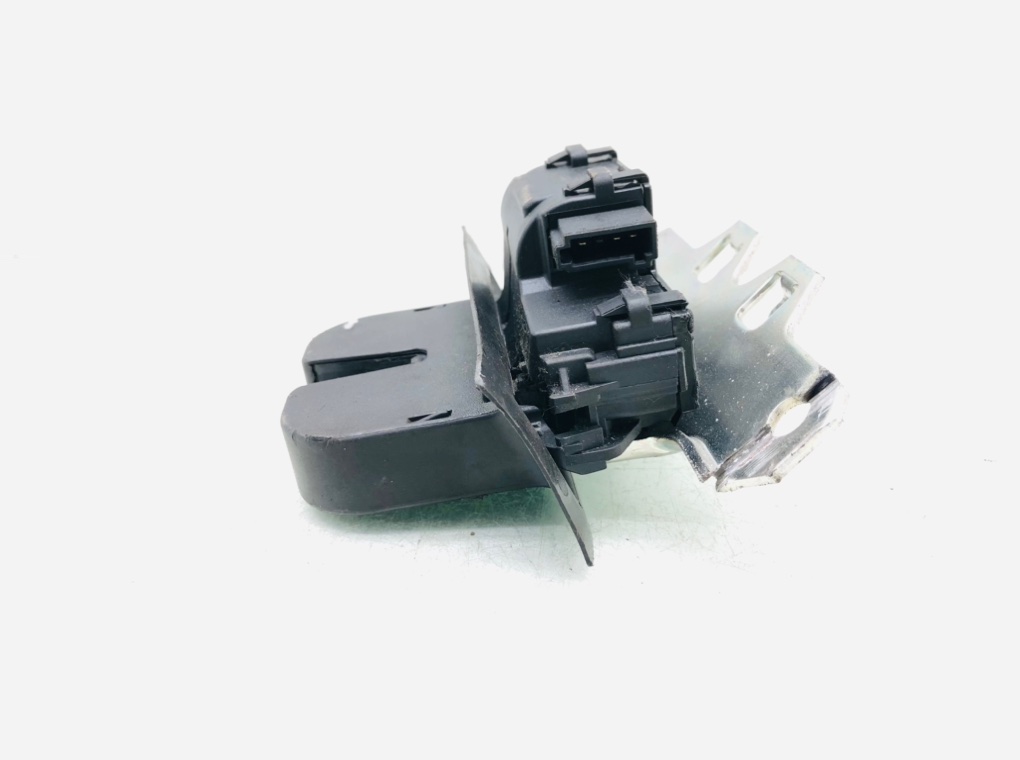 Замок багажника бу для Opel Insignia 1 2.0 CDTi, 2012 г. Замок багажника бу для Opel Insignia 1 2.0 CDTi, 2012 г.