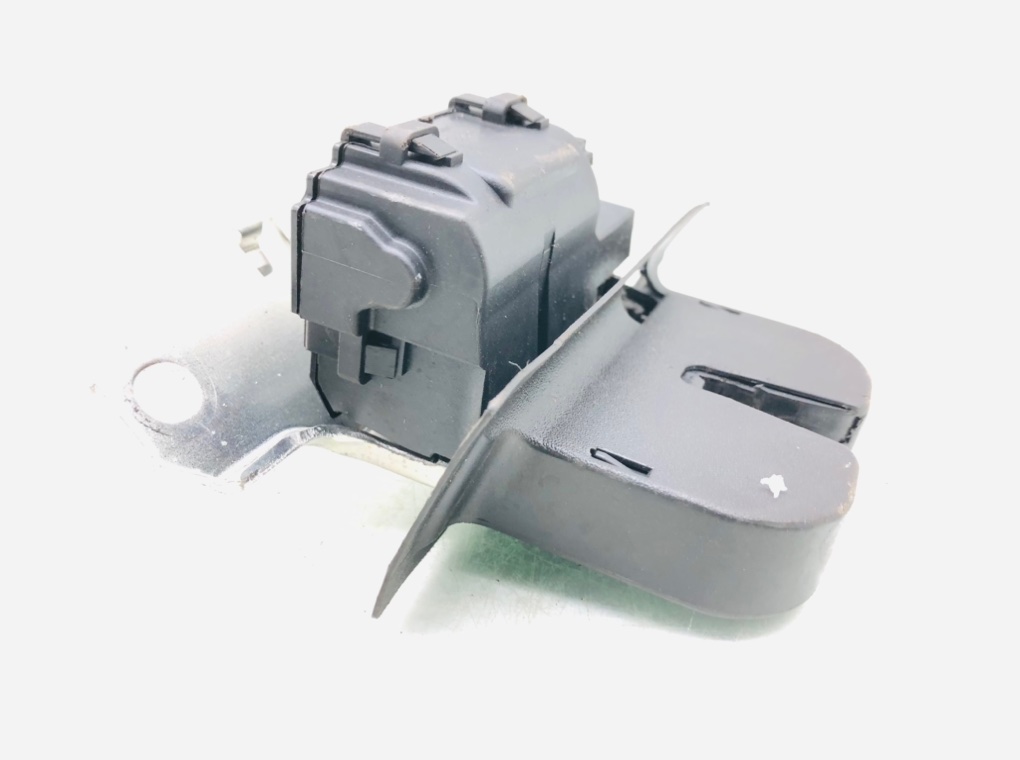 Замок багажника бу для Opel Insignia 1 2.0 CDTi, 2012 г. Замок багажника бу для Opel Insignia 1 2.0 CDTi, 2012 г.