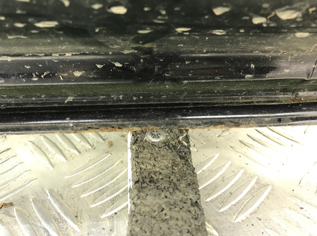 Дверь передняя левая бу для Opel Corsa D 1.2 i,  2007 г.