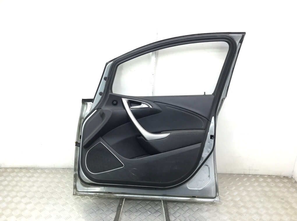 Дверь передняя правая бу для Opel Astra J 2.0 CDTi,  2010 г.