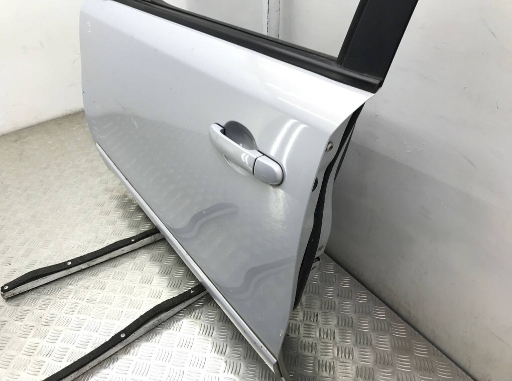 Дверь передняя левая бу для Nissan Note  1.6 i,  2008 г.