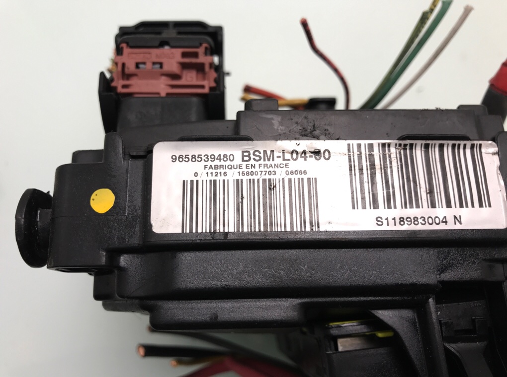 Блок предохранителей бу для Peugeot 607 3.0 i, 2006 г. Блок предохранителей бу для Peugeot 607 3.0 i, 2006 г.