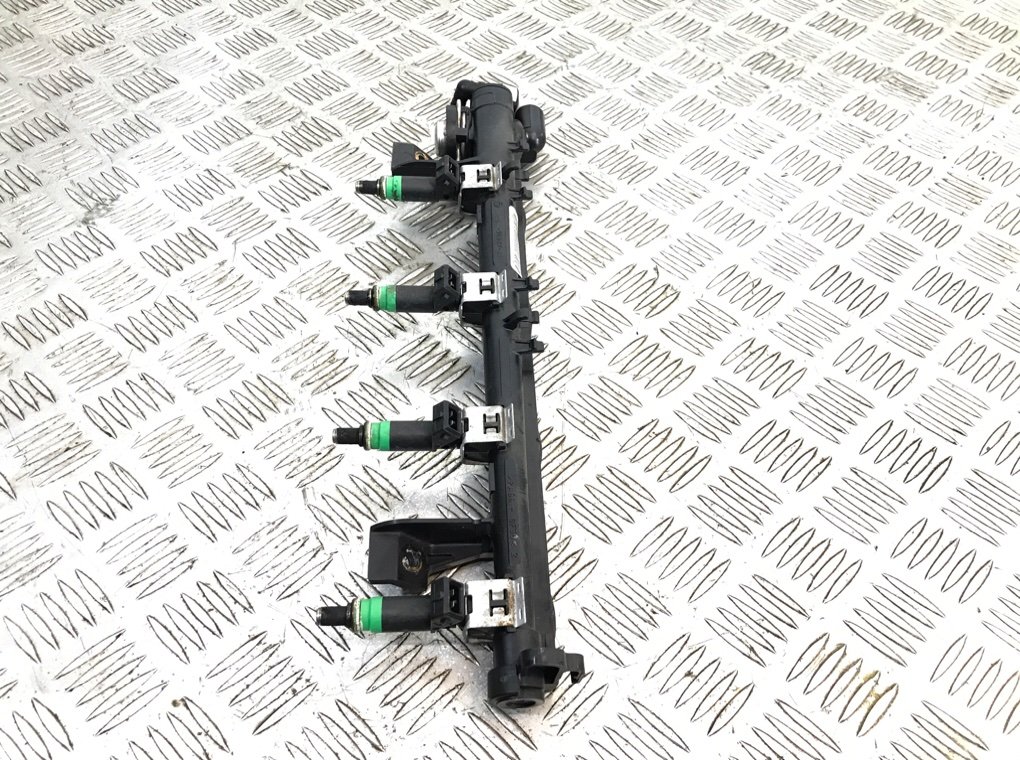 Топливная рампа бу для Ford Focus 2 1.6 i,  2009 г.