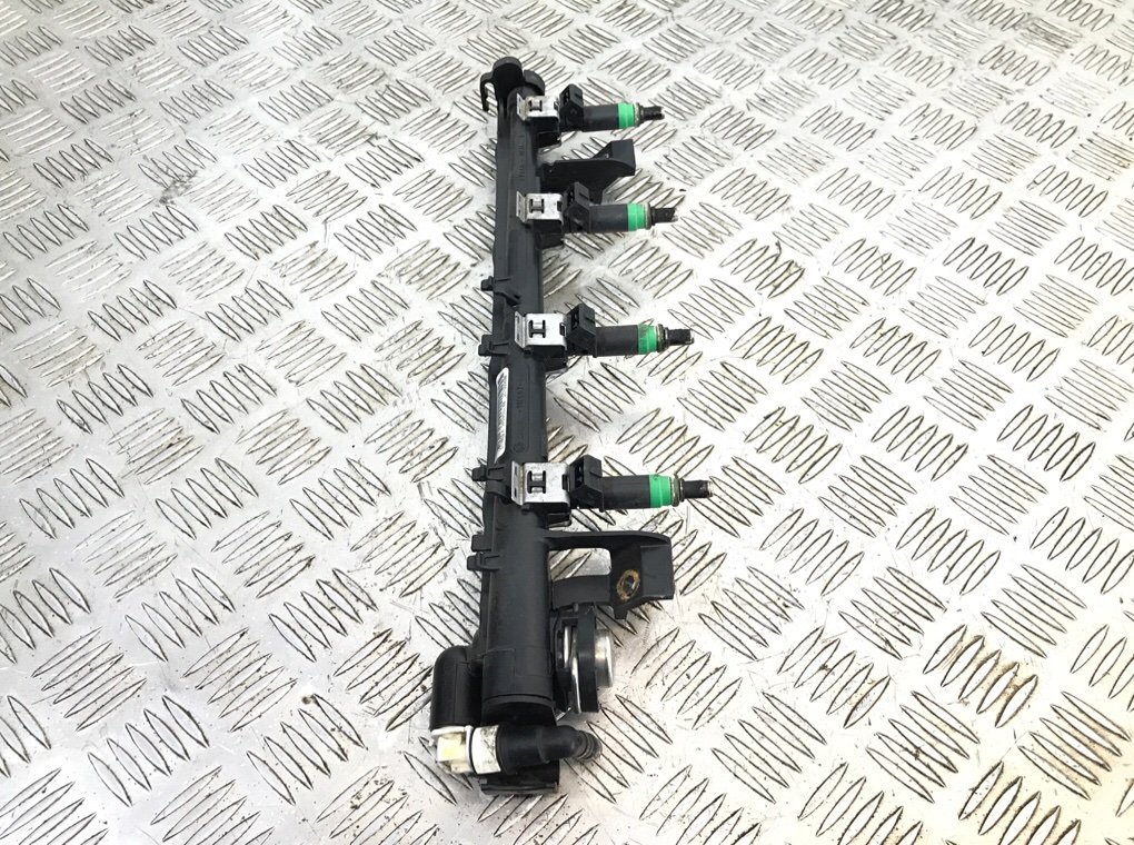 Топливная рампа бу для Ford Focus 2 1.6 i,  2009 г.